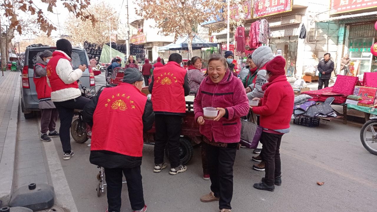 莲花养老院腊八粥送温暖,照亮零口集贸会 莲花养老院腊八粥送温暖,照亮零口集贸会
