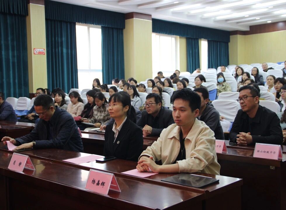 4��3�������ܫСѧ��չ�������һ���ѧ���ۺ�ʵ���